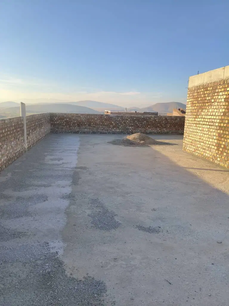 دو طبقه نیمه کاره ناچیت