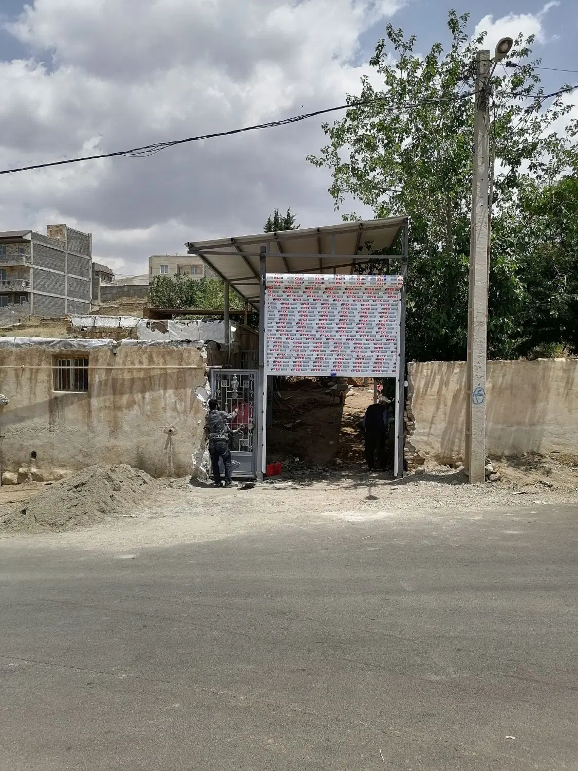 ملک در پردیس