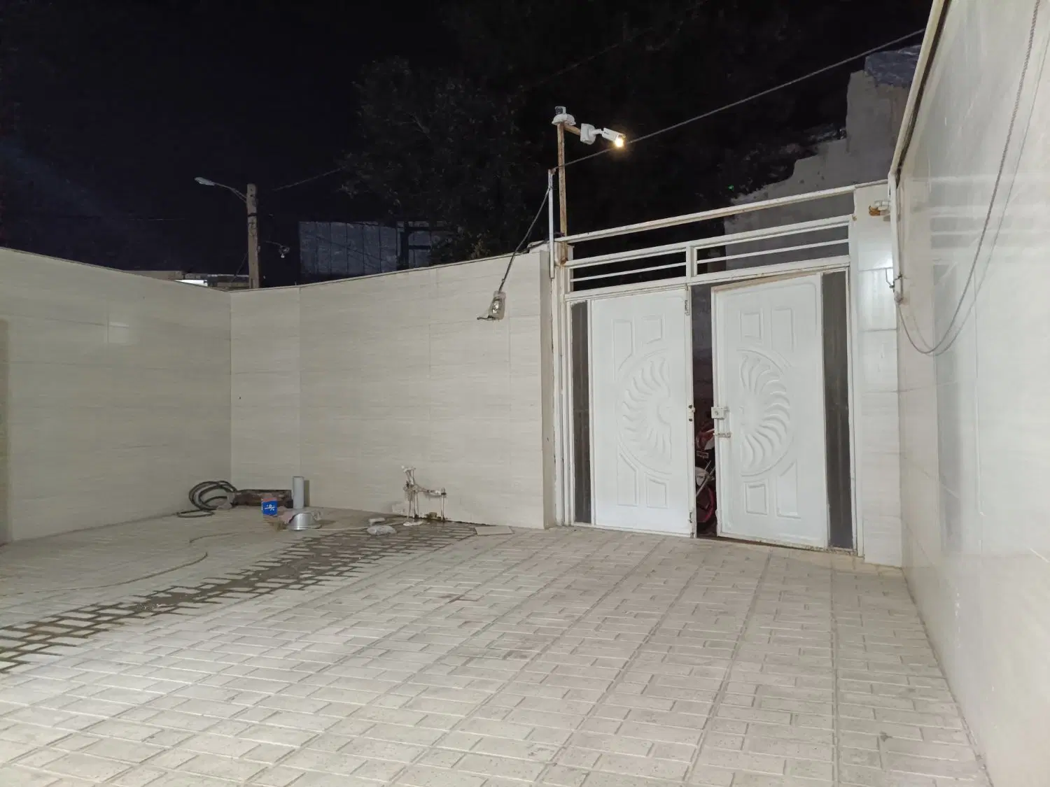 خانه ویلایی درفلکدین،حیاط بزرگ