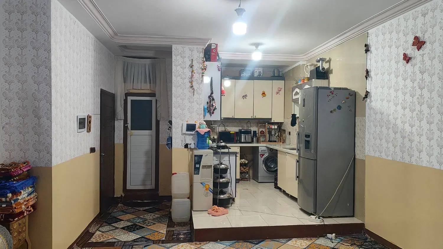 یک واحد اپارتمانی فول امکانات
