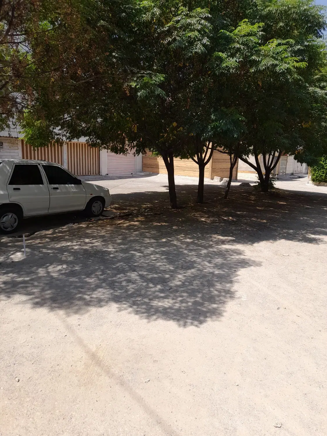 زمین ۲۴ متری ۳ نبش مسکونی تجاری