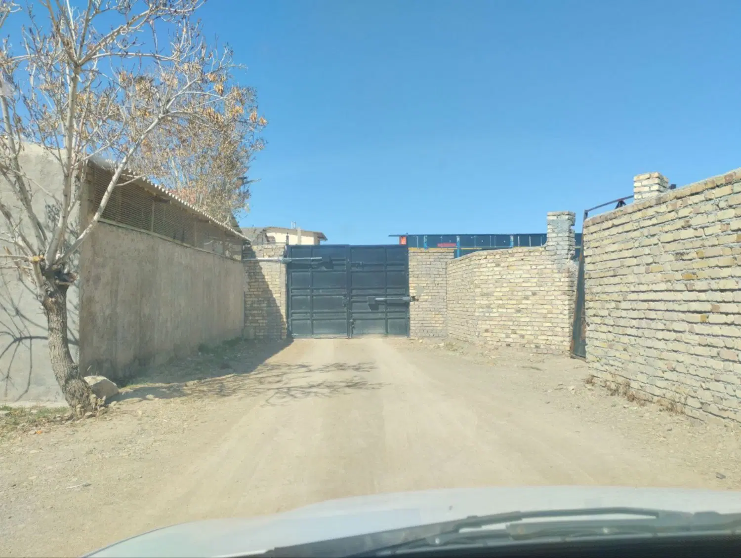 زمین تنگ افتاده خیابان اختصاصی جاده میقان