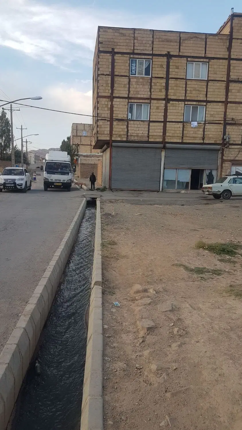 زمین دو نبش در آناخاتون بر خیابان