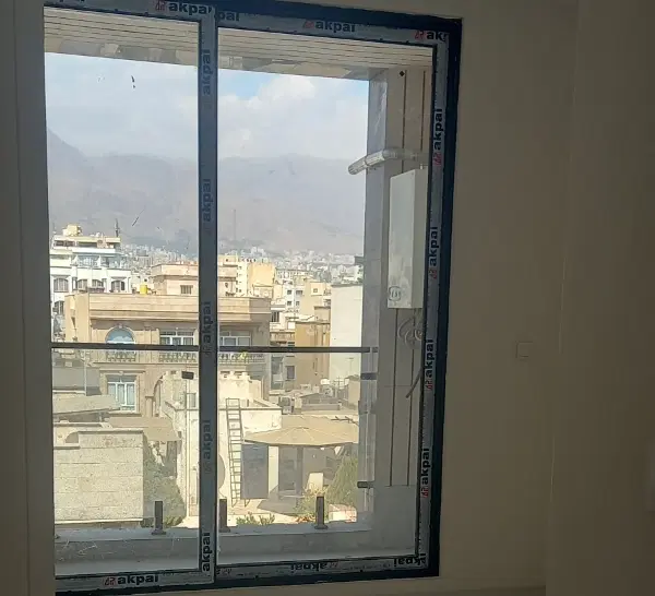 3خوابه بزرگ مسترداروکمدبندی باویوپنجره مشجر
