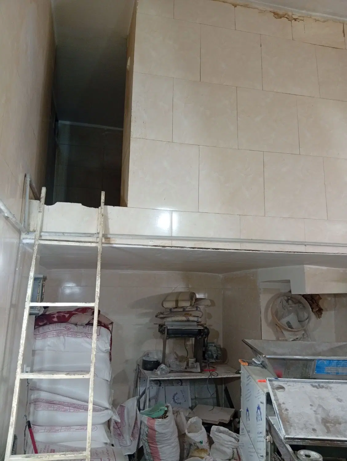 مغازه فروشی