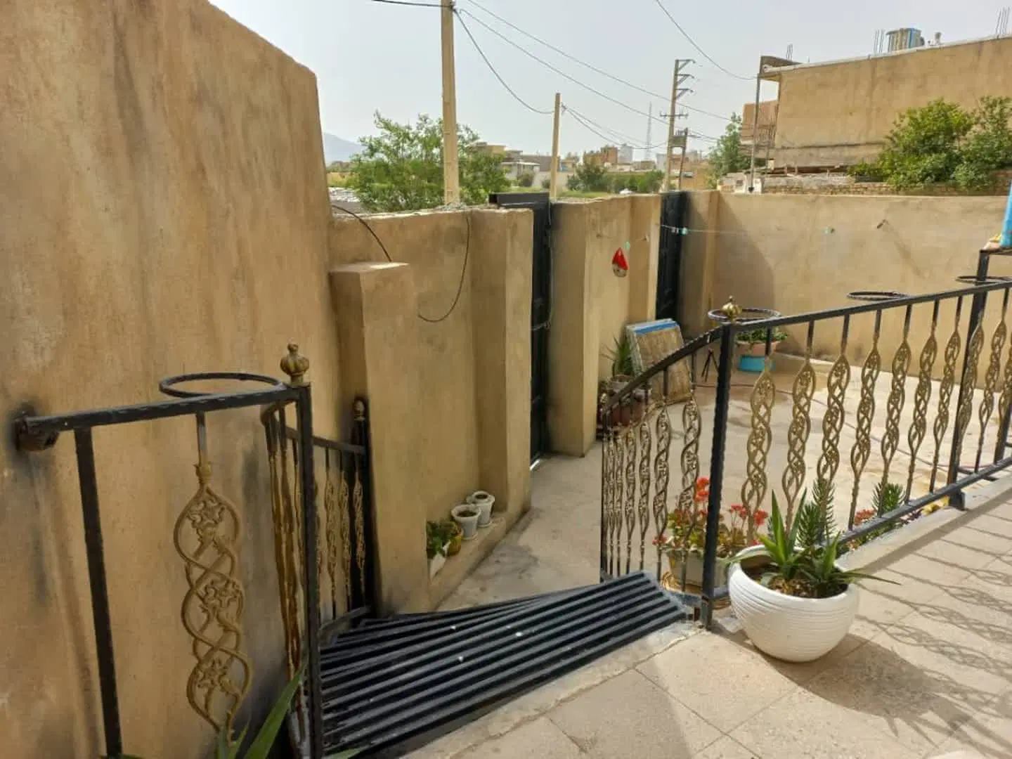 خانه نیمه ساخته جابه
