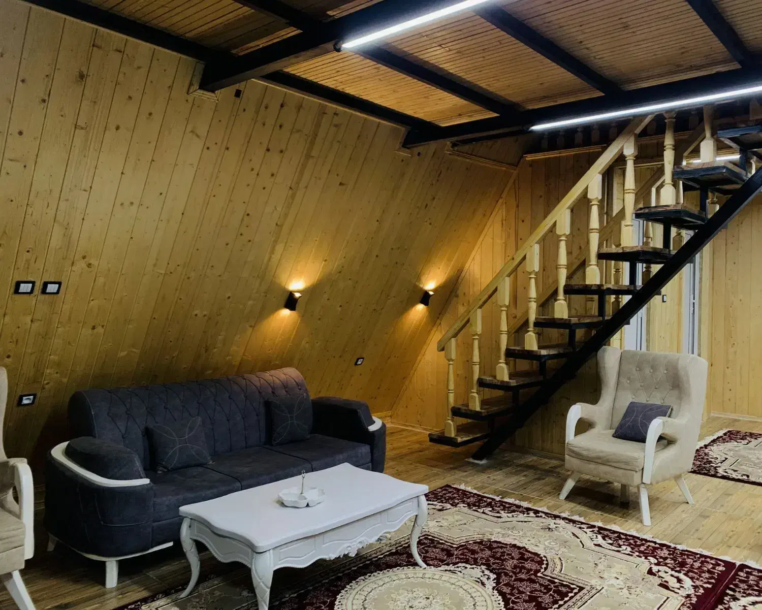 اجاره کلبه سویسی نوسازاستخردار ،تا دوشنبه۴خرداد پر
