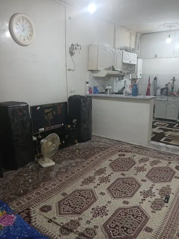 ۸۵متری باحیاط