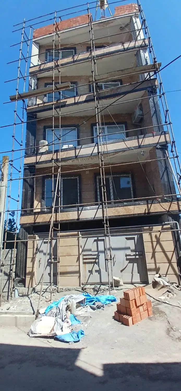 آپارتمان ۴ طبقه تک واحدی