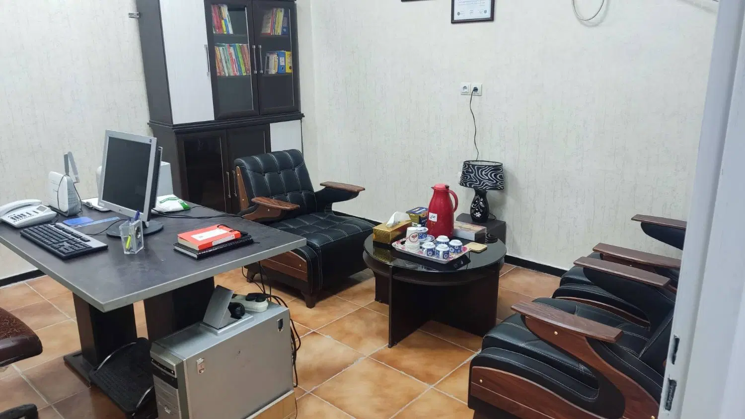 دفترکارلوکس ومجهزدراهوازمناسب دفتر نمایندگی خدمات