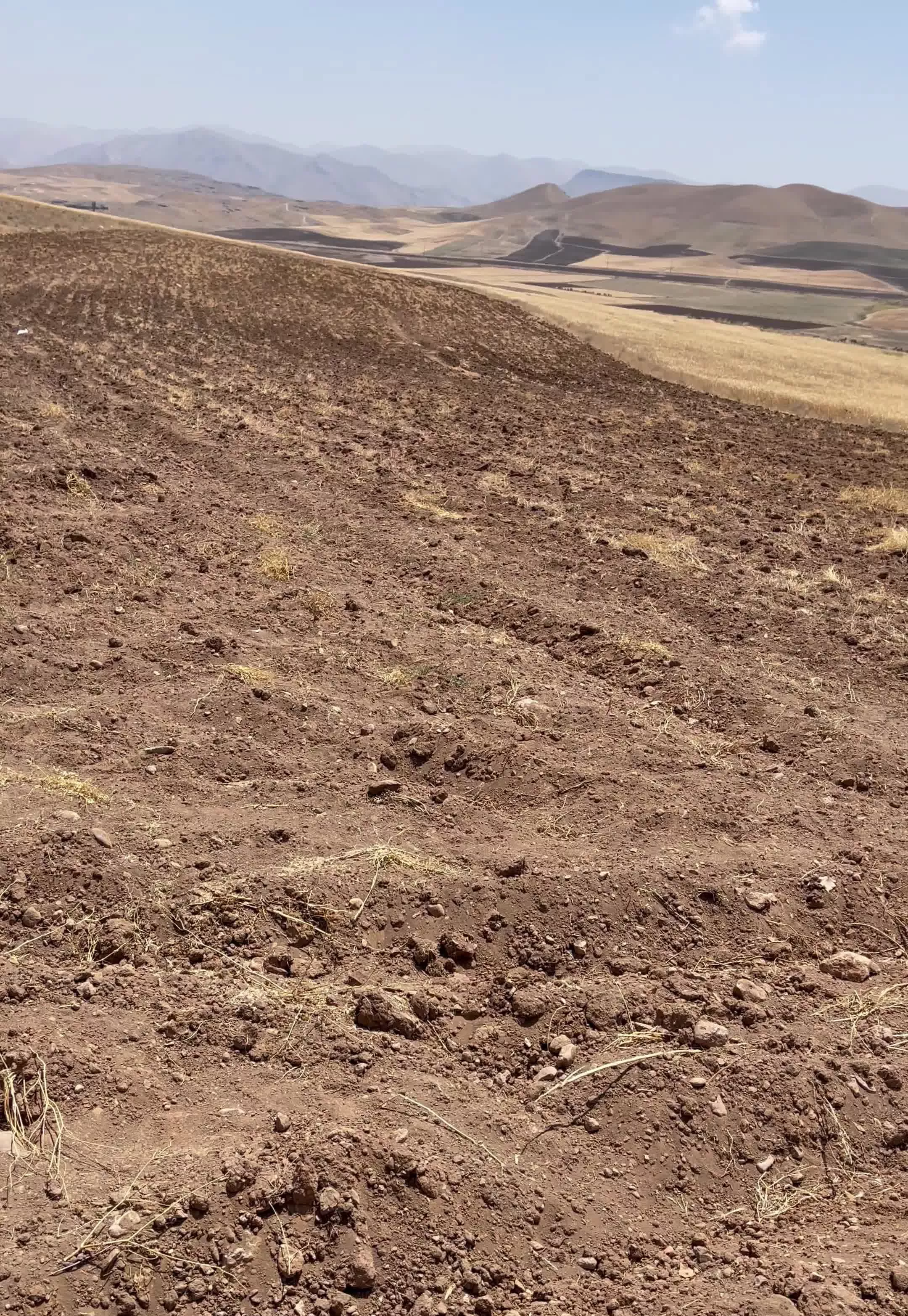 زمین سند دار ابتدای جاده مامالو