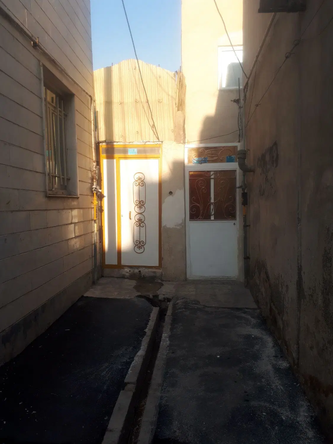 خانه ویلایی در کوچه بعثت