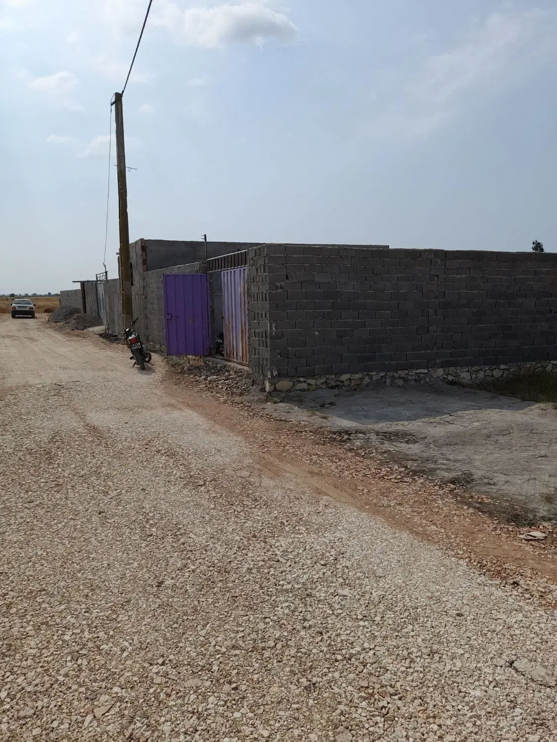 زمین مسکونی دور دیوار ۱۰۰متر