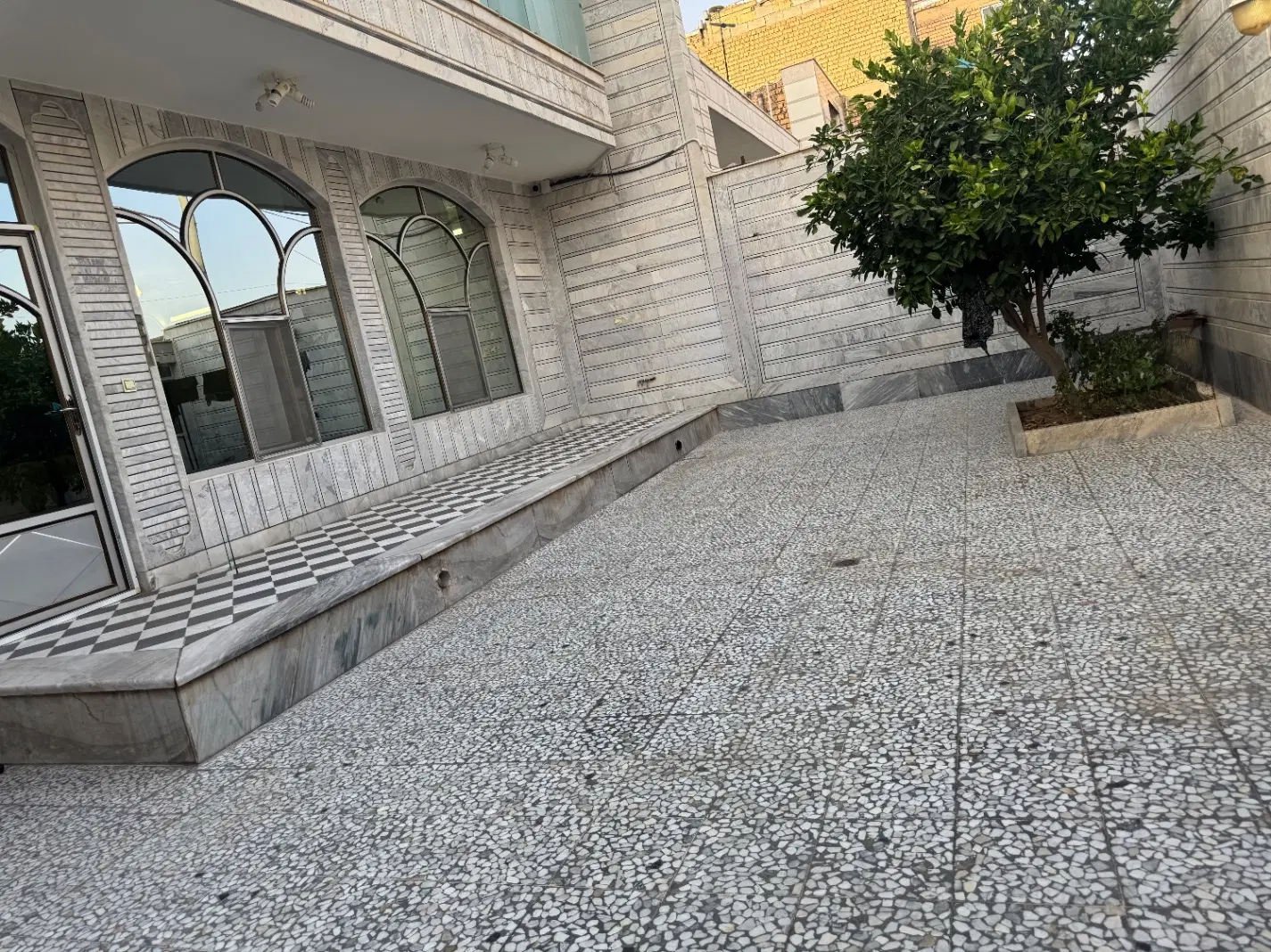 منزل دو طبقه