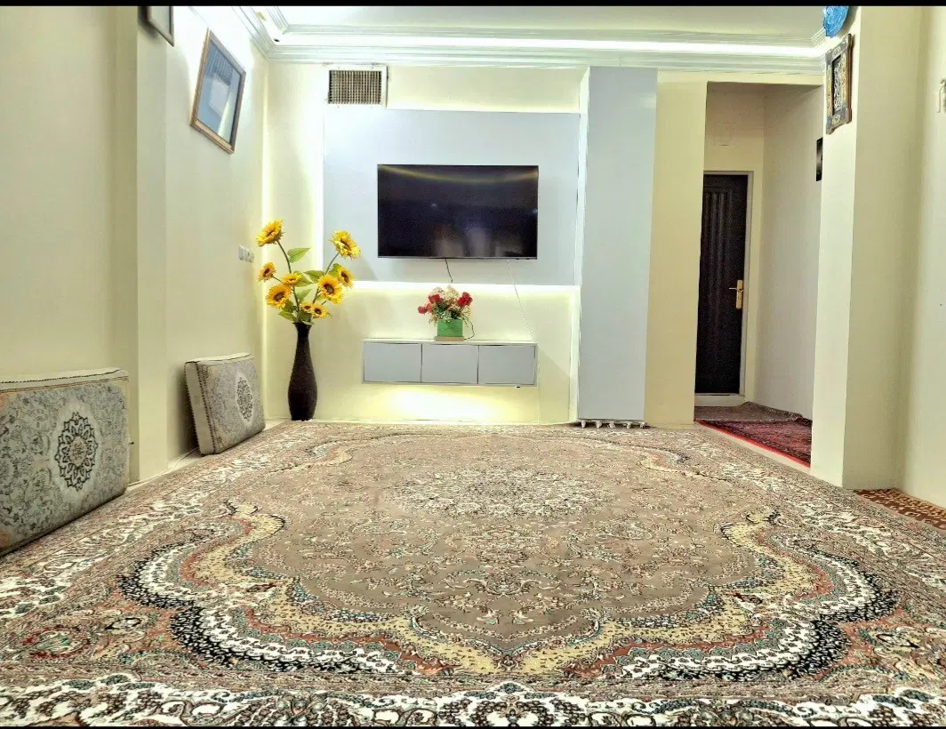 آپارتمان‌ 42 متر_13 آبان_ پارکینگ، آسانسور، انباری