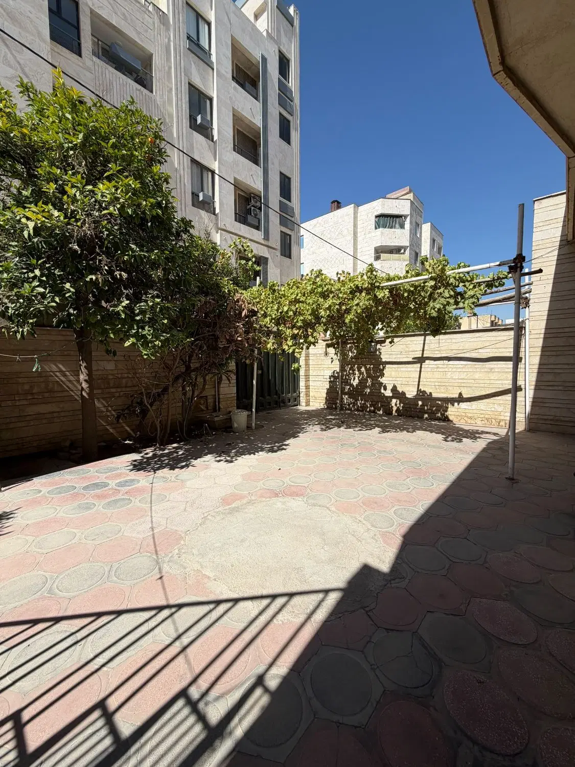 فروش خانه ۱۷۰ مترس سه خوابه حیاط دار درب مستقل