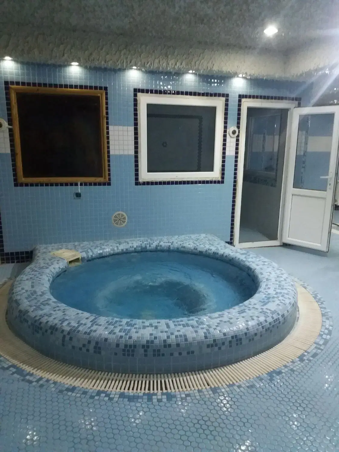فروش اپارتمان سه خوابه استخر دار
