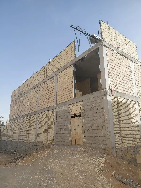 ساختمان دو طبقه،نیمه ساز