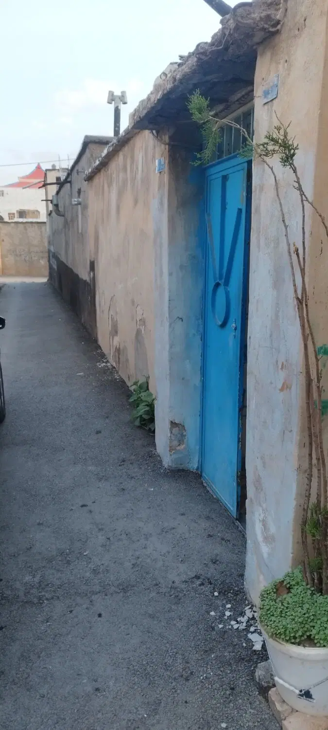 ساختمان گلنگی ۲۰۰متر