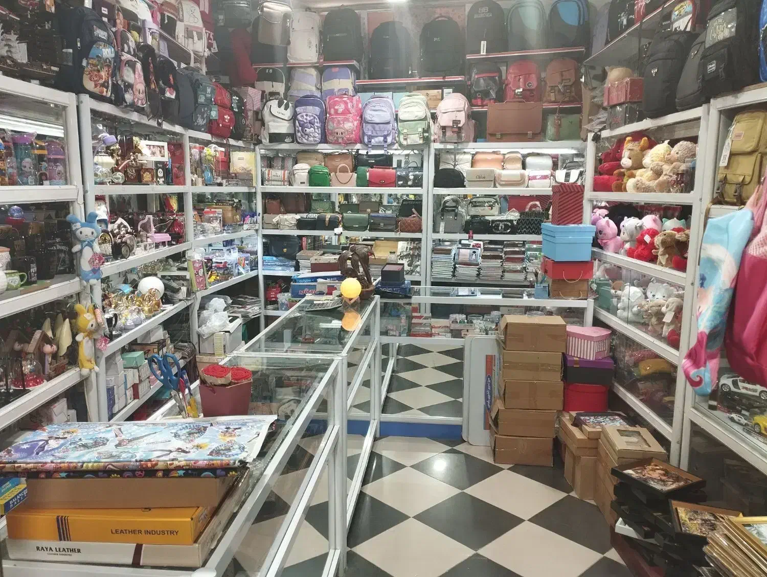 مغازه ۲۴ متر پاساژ ملت کامیاران