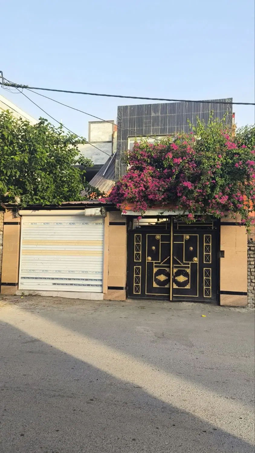 خانه ویلایی ۳ طبقه همراه با مغازه تجاری