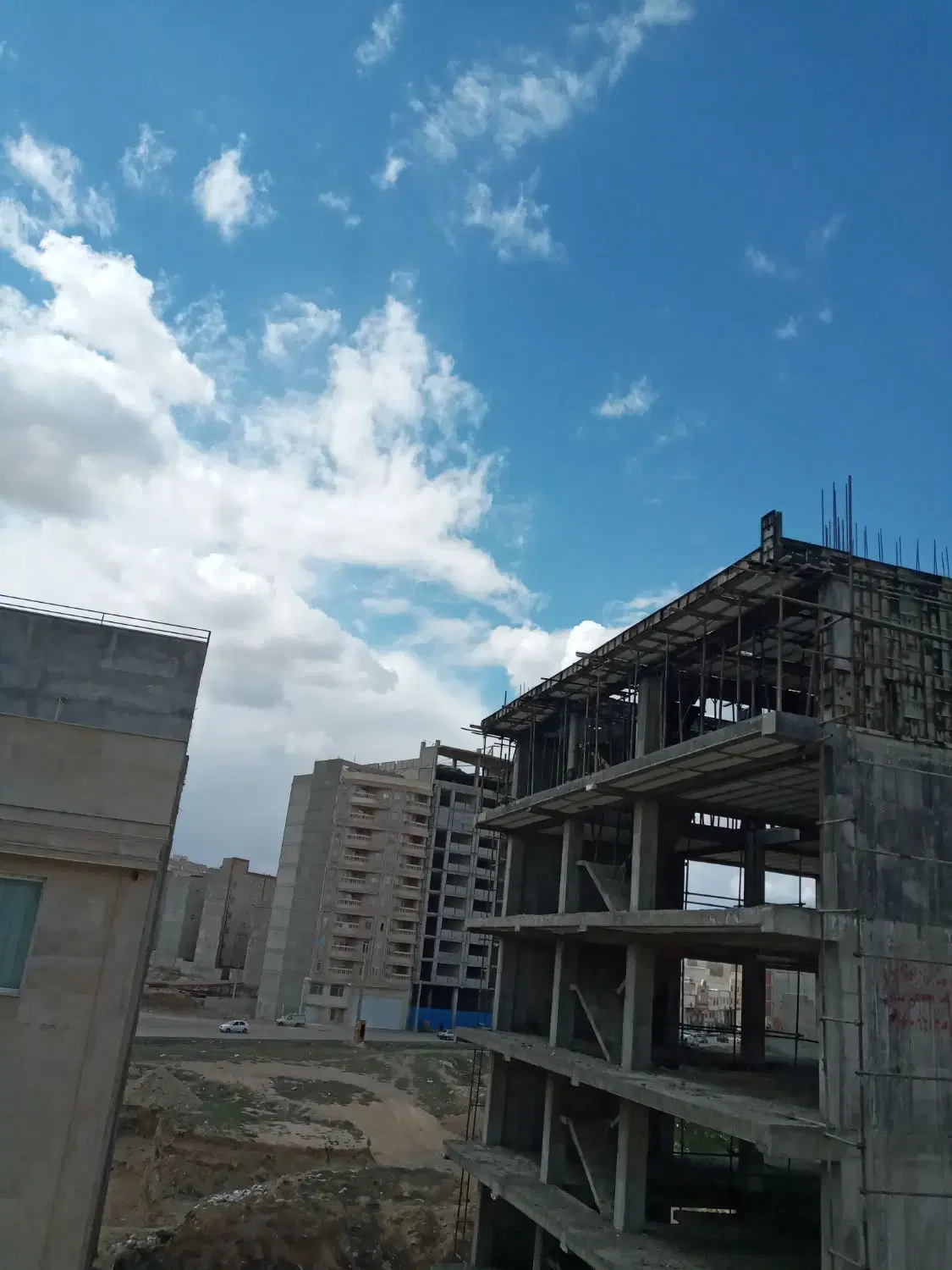 زمین‌ ۳۵۰ متری دیوارکشی شده در سلطان آباد