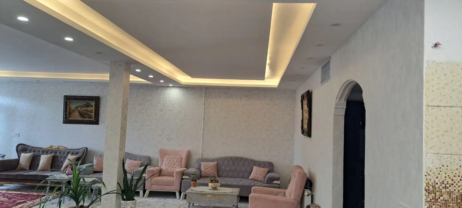 فروش خانه ویلایی،2طبقه،حیاط دارین.