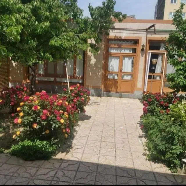 فروش خانه ۲۵۰ مترمربع ۱۰۰متر مربع حیاط دار دلنشین