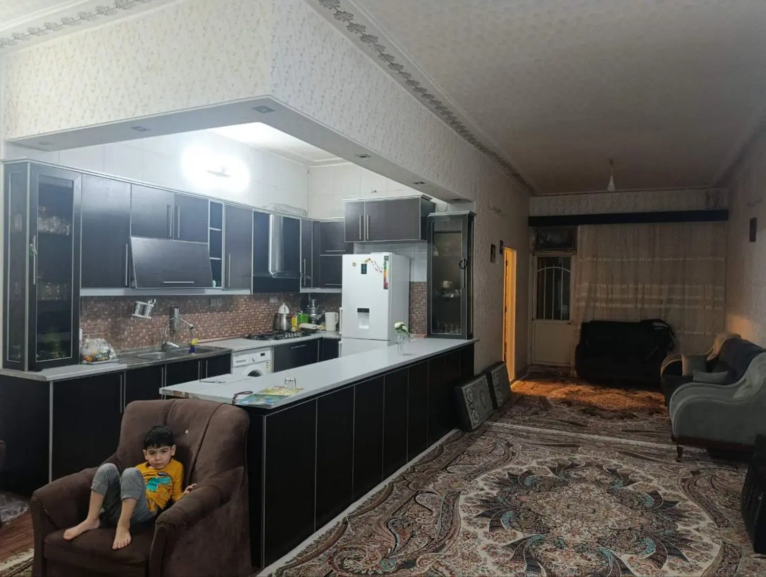 ویلایی ۳ طبقه مستقل