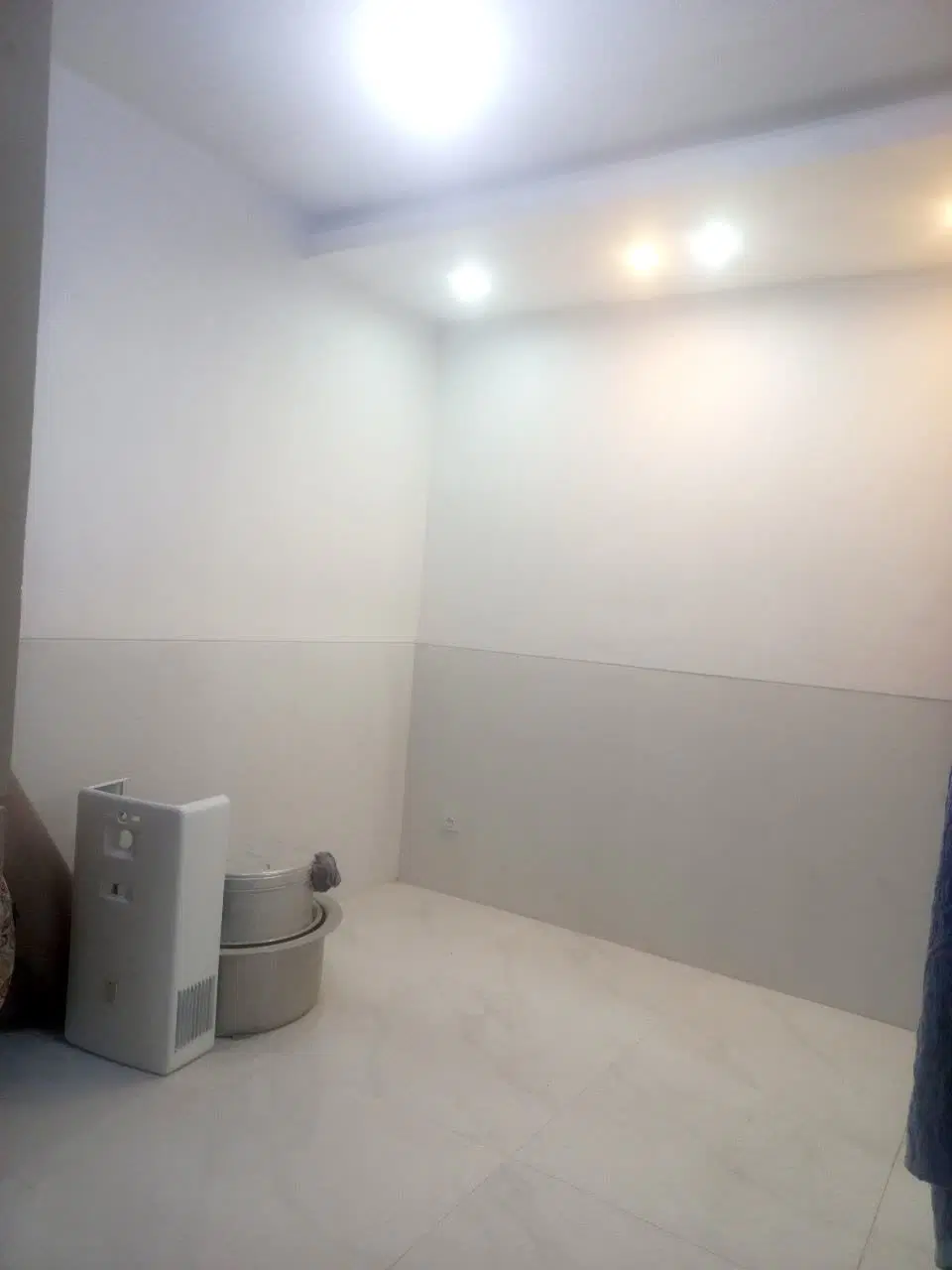 فروش خانه ویلایی شیک و بازسازی‌شده با مغازه