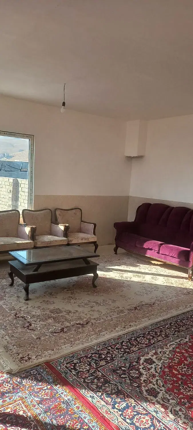 ویلا باغ400م زمین75متر بنا اب وبرق گرمابسرددماوند