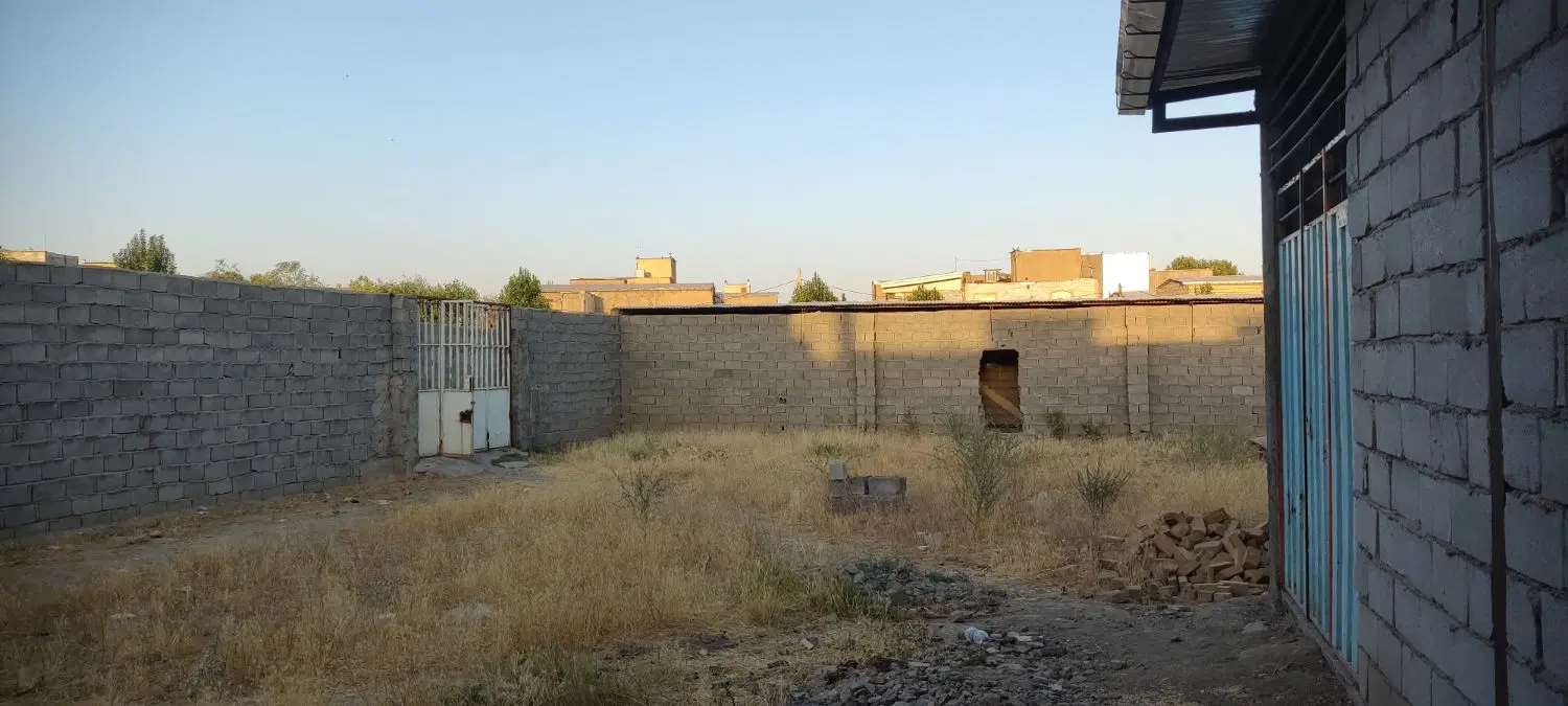 ملک ۶۰۰ متری