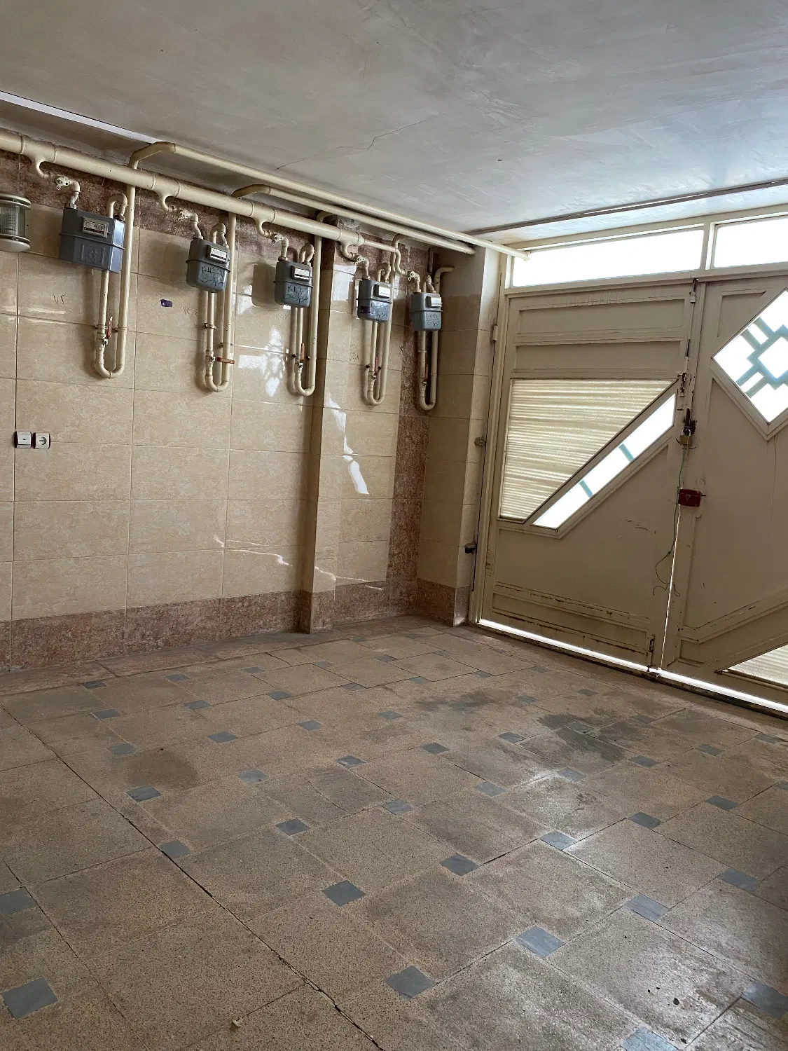 پارکینگ خودرو‌۲_۵ در ۵ متر