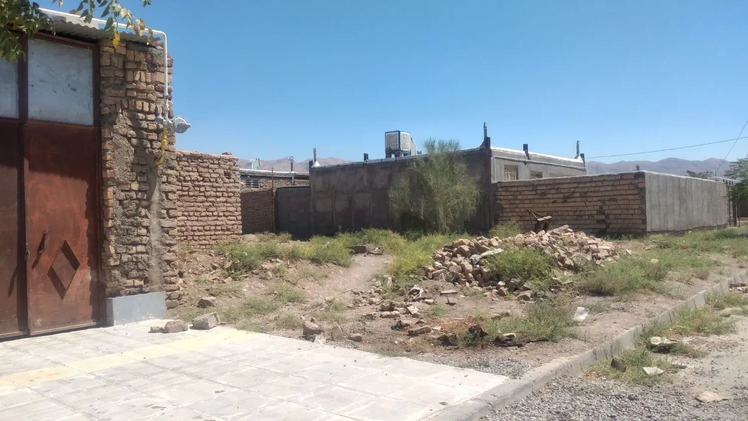 زمین فروشی (موقعیت اسفدن)