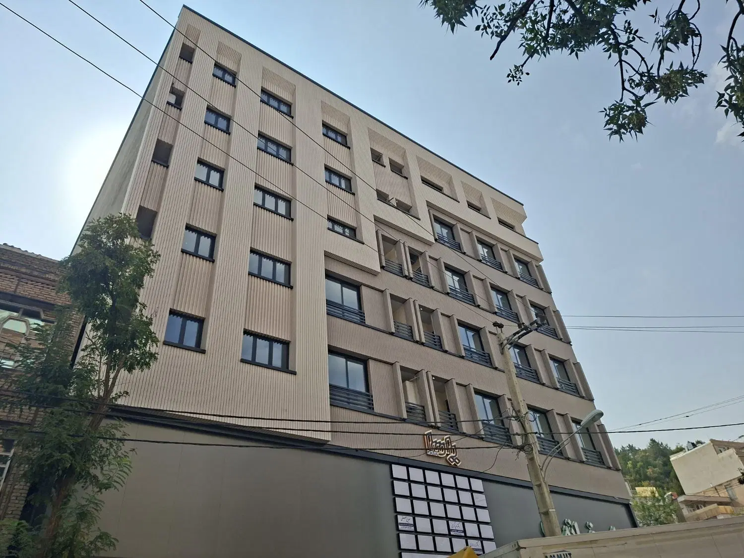 واحد خدماتی خیابان تاج