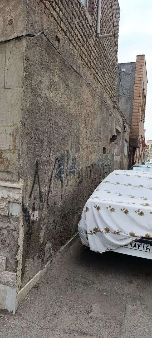 خانه قدیمی دو طبقه