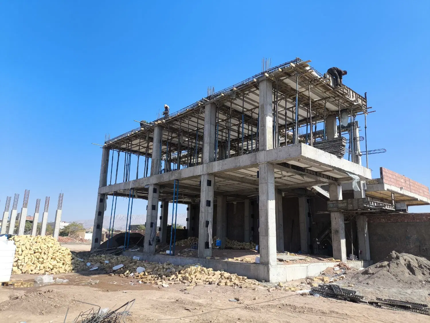 منزل نیمه کاره