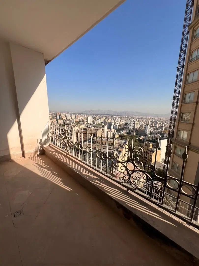 ۱۷۰ متر ۳خوابه_ ۲عدد تراس_ ۳جهت نور_ گل سنگ