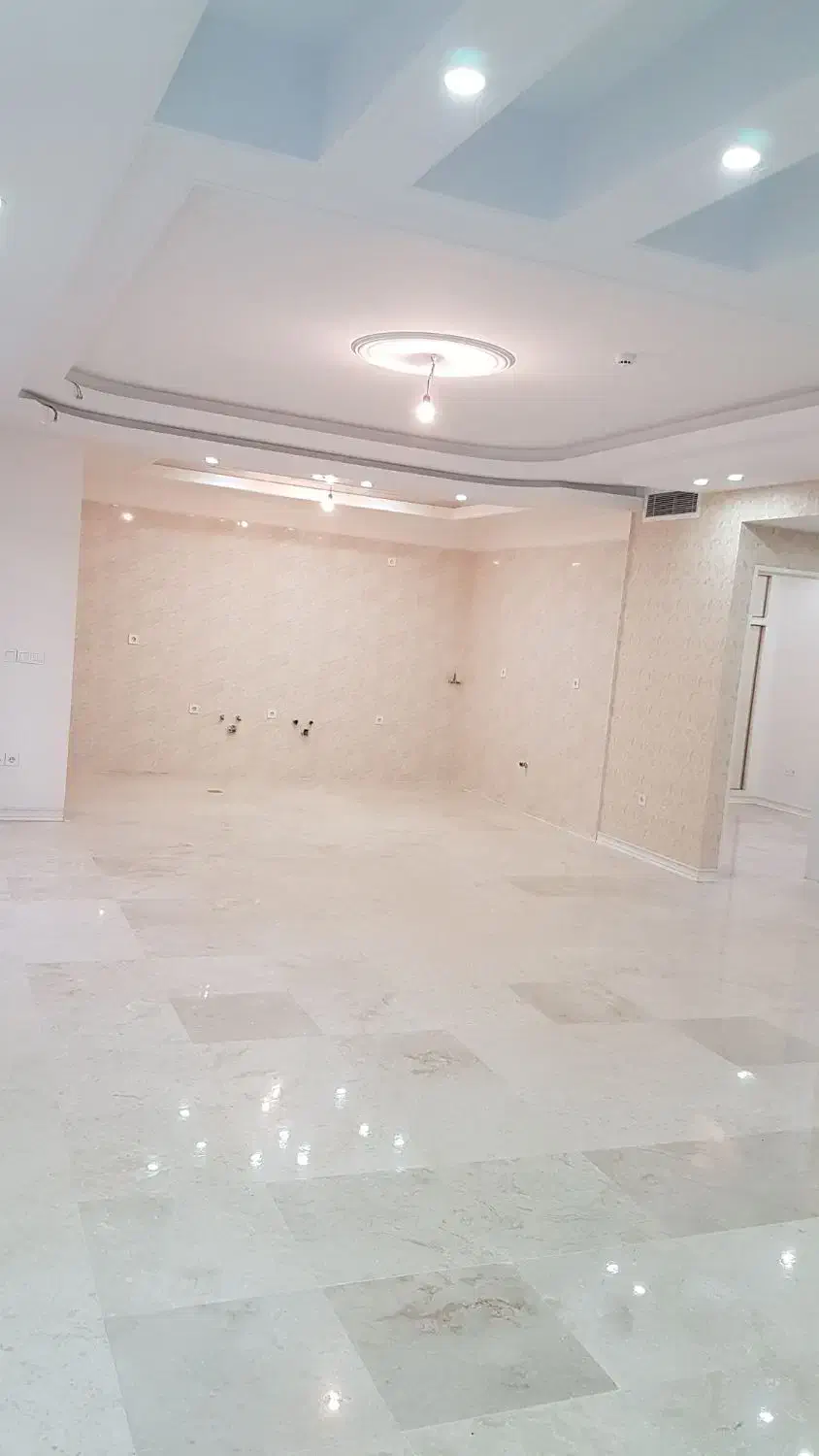 یک واحد آپارتمان ۱۰۵ متری نوساز ، کلید نخورده