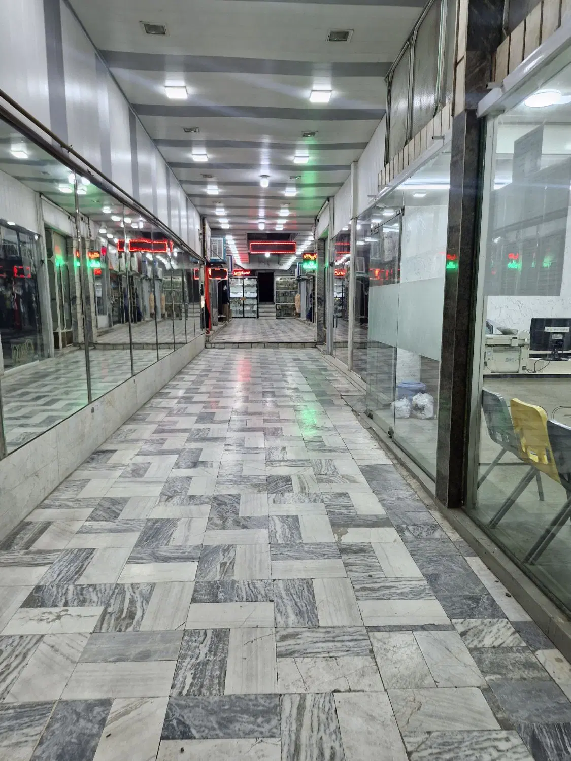 مغازه تجاری فروشی  پاساژ مرکزی روبه رو سینما