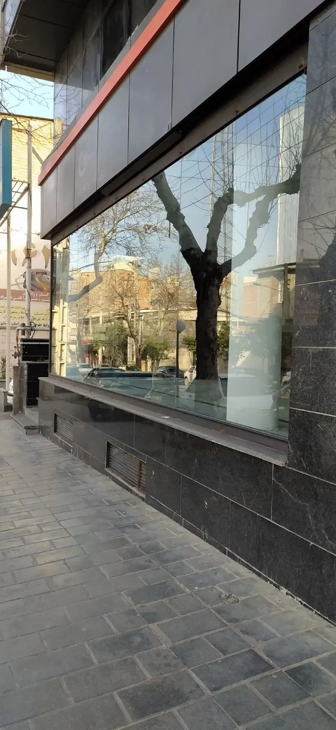 مغازه تجاری بر اصلی گلها