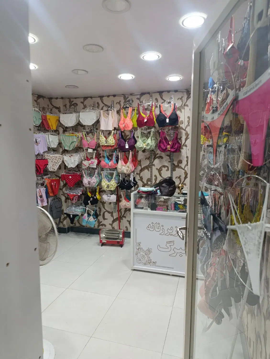 مغازه سر پاساژ