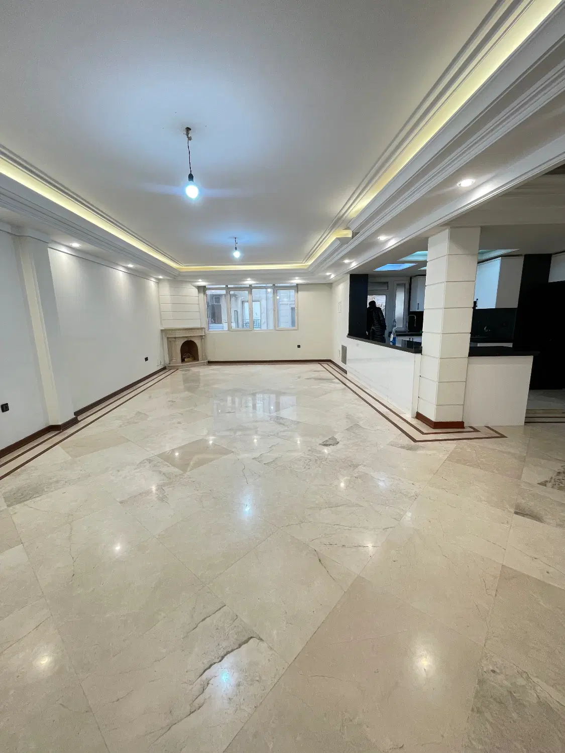 آپارتمان ۱۲۱ متری پاسداران با امکانات کامل