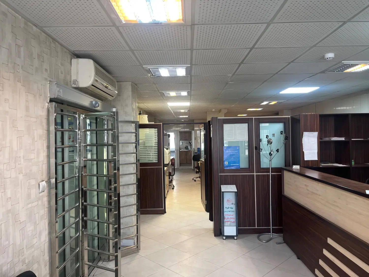۱۲۳ متر سند  تجاری اداری چهار راه طالقانی