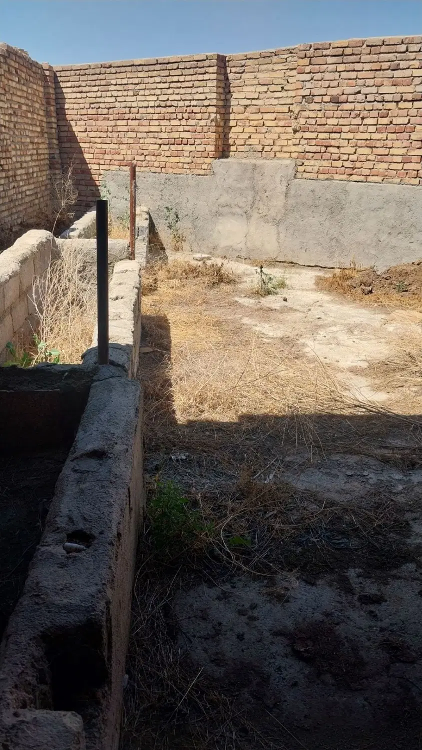 ۳۰۰ متر مسکونی و گاوداری