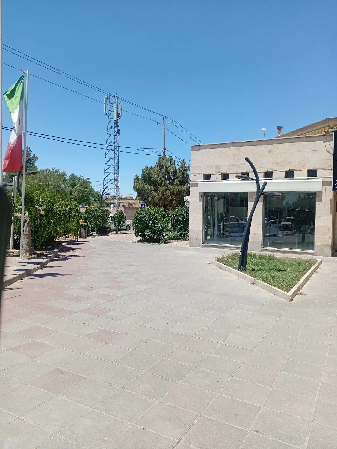 ۳۵ حاشیه بهار کنار ایسگاه تاکسی ها مشهد