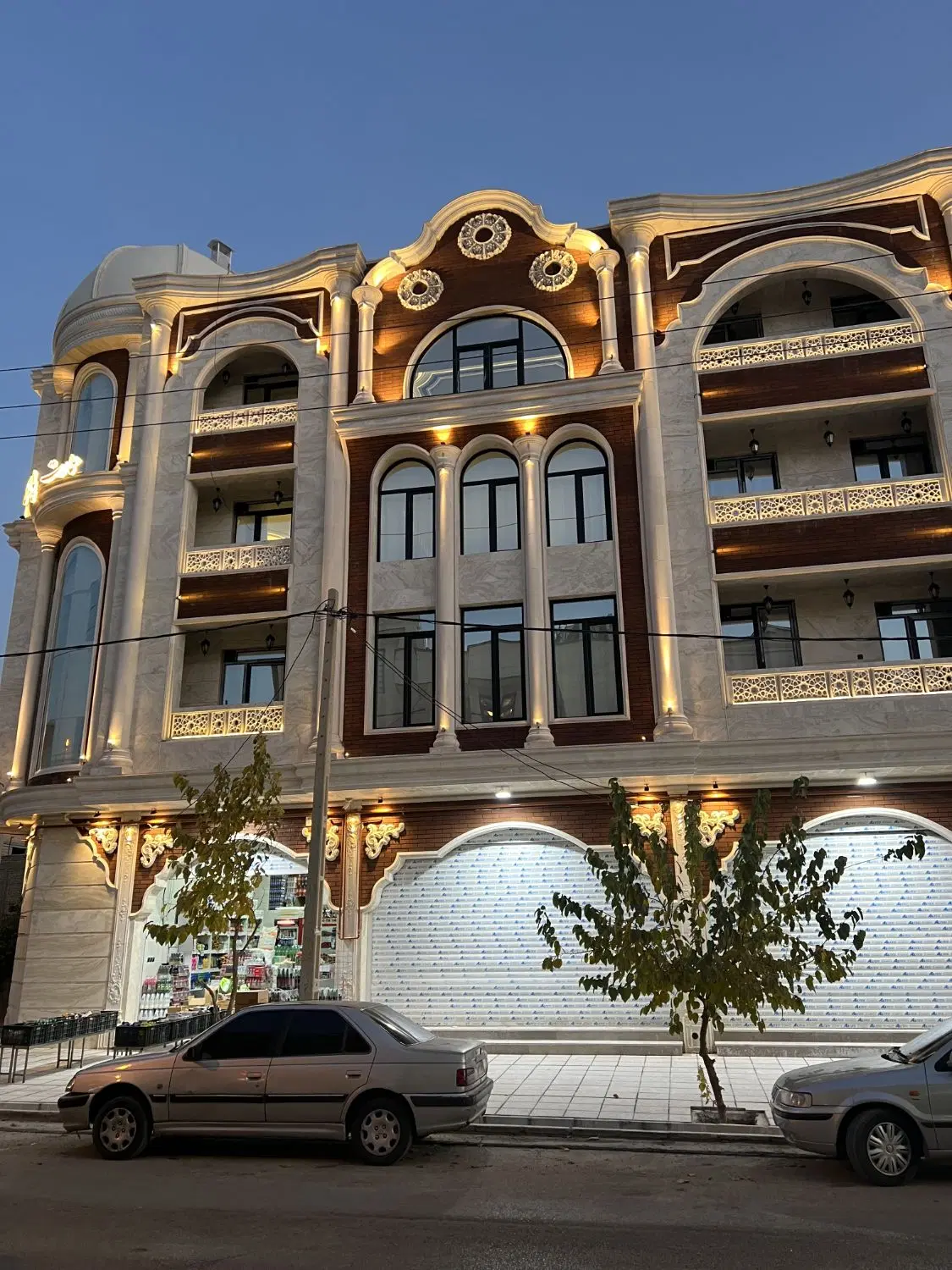 واحد لوکس عمارت پارسی