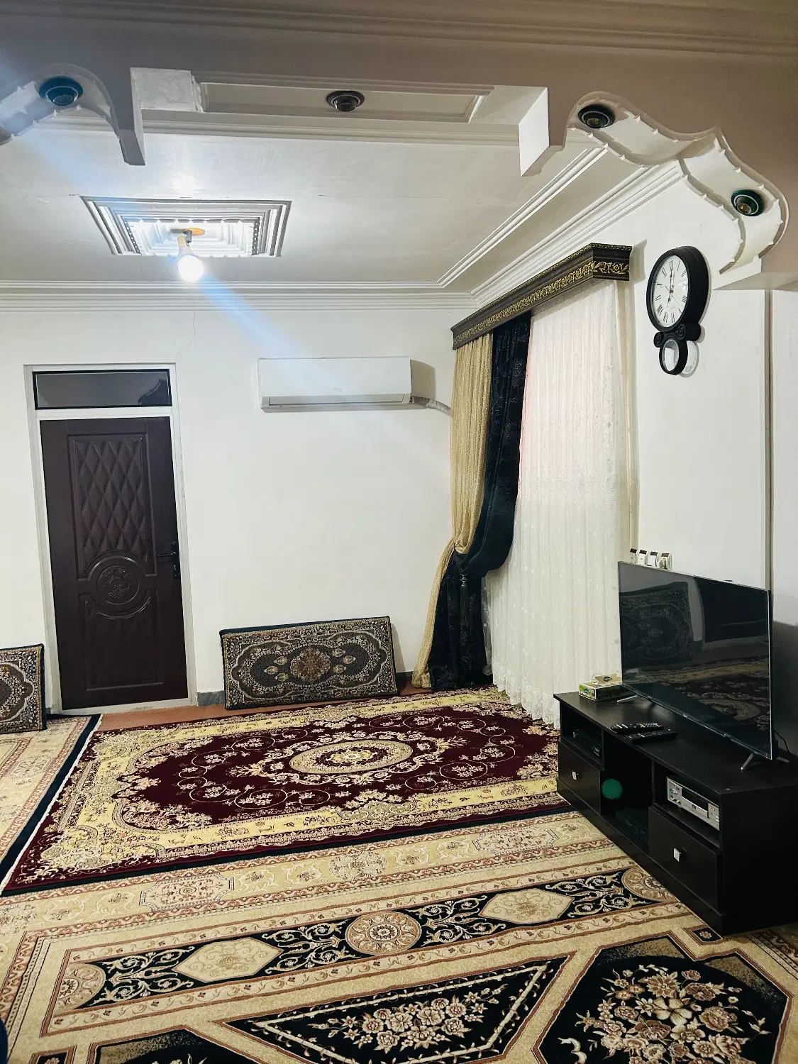 فروش۱۰۰ متر خانه به همراه ۱۰۰ متر ستون زده در حیاط