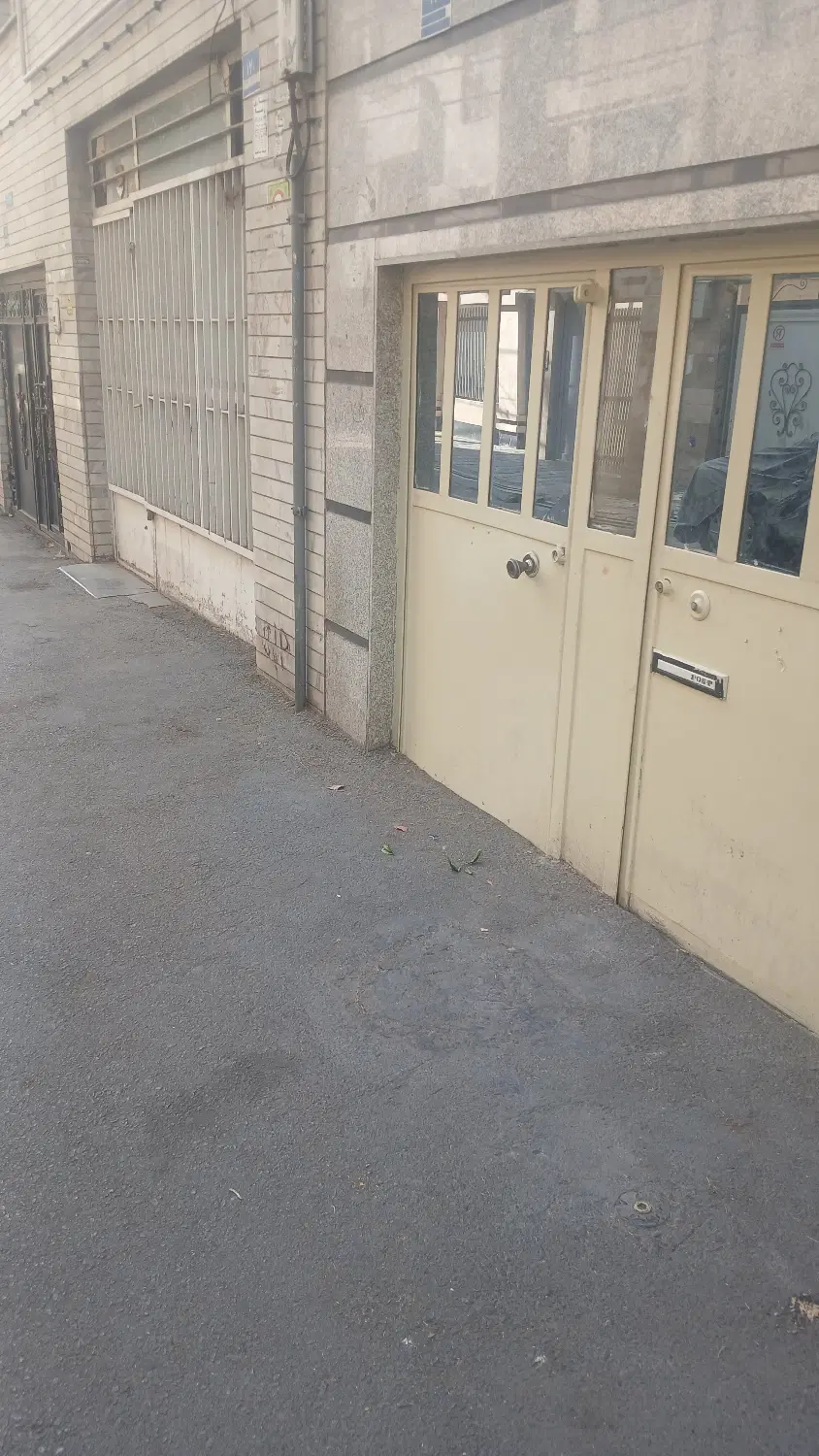 زیر زمین دربستی