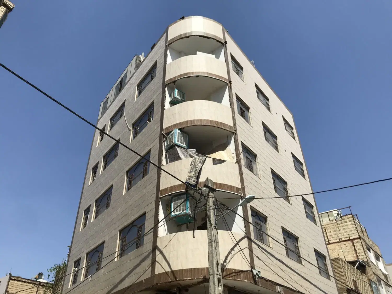 یک درب مغاز۴۰متر طبرس ۳۰رهن۱۰۰ماجاره۱۳م